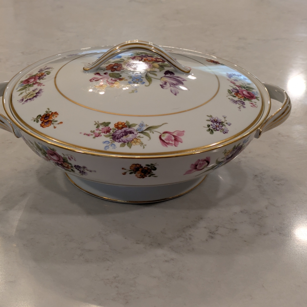 Vintage Noritake Floral Porcelain Tureen 3.5" Н s 9" In Diameter with Gold Trim